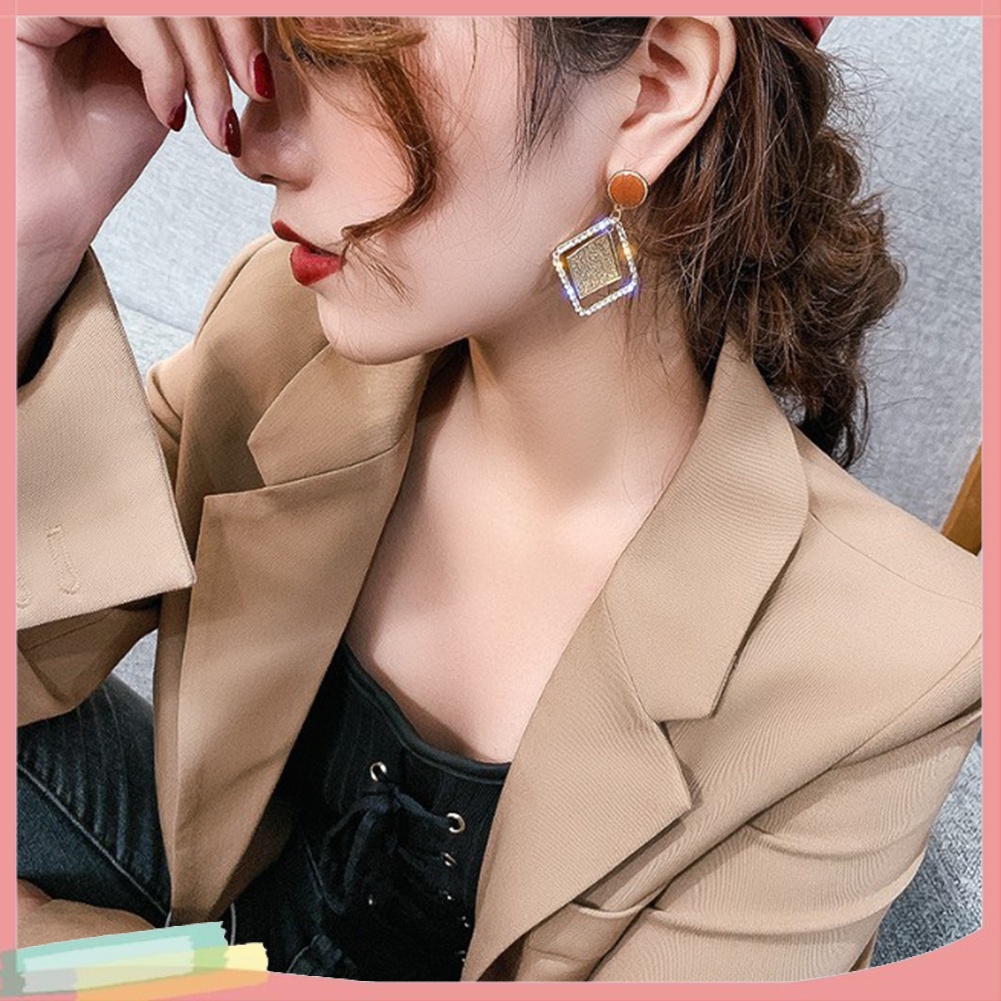 Đôi Khuyên Tai Hình Thoi Đính Kim Cương Giả Thời Trang Cho Nữ