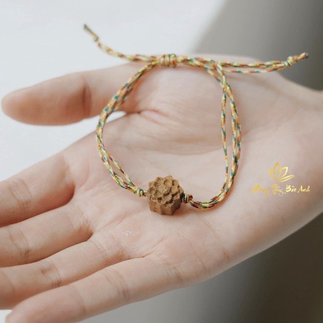 Vòng Tay Chỉ Ngũ Sắc Chỉ Đỏ Charm Sen Trầm Hương Sánh Chìm - Vòng Bình An Phong Thuỷ May Mắn Tài Lộc - Quà Tặng Nam Nữ