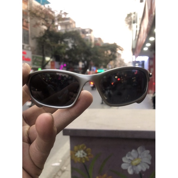 KÍNH THỂ THAO BÃI XỊN CUTE