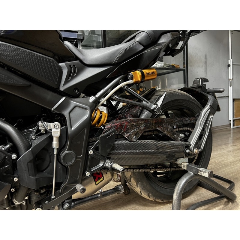 Ốp gắp Honda CB650R - CBR650R chất liệu Carbon Fiber.