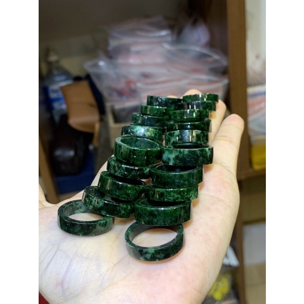 Nhẫn tròn đá bản vuông ngọc sơn thủy