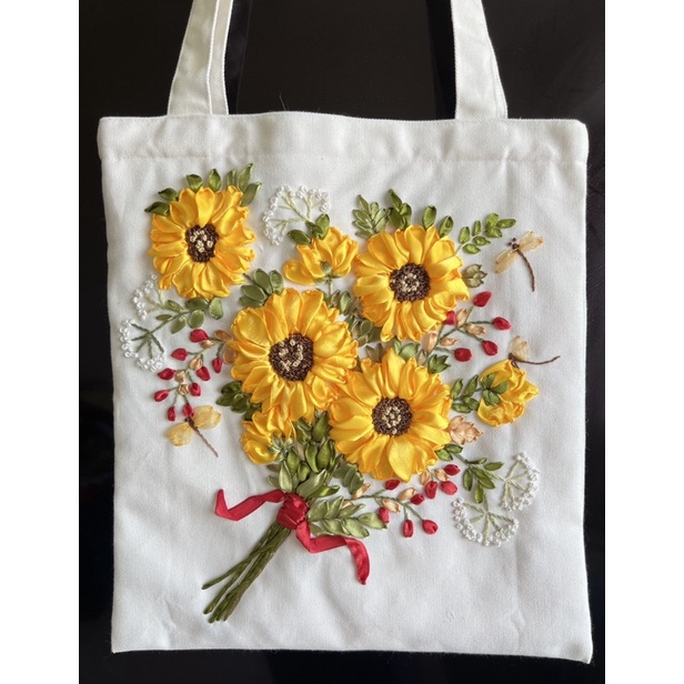 Túi tote thêu hoa hướng dương ruy băng(hình shop chụp)