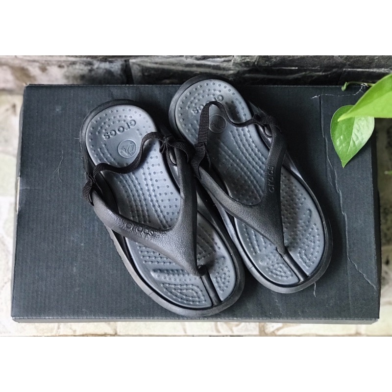 Dép xỏ ngón Crocs bé- size c10/11)