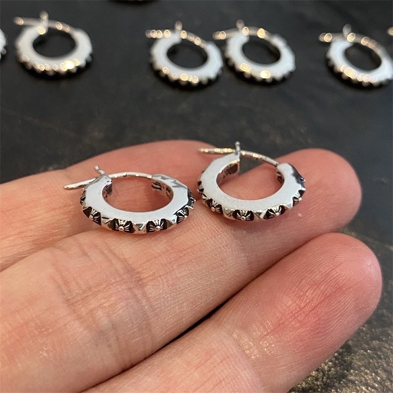 Bông tai chromehearts