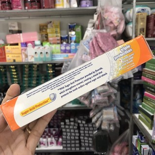 Kem đánh răng Aquafresh trắng răng bạc hà thơm mát