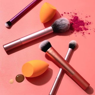 Bộ 4 cọ kèm 2 mút REAL TECHNIQUES Everyday Essentials Plus with Bonus Miracle Complexion Sponge