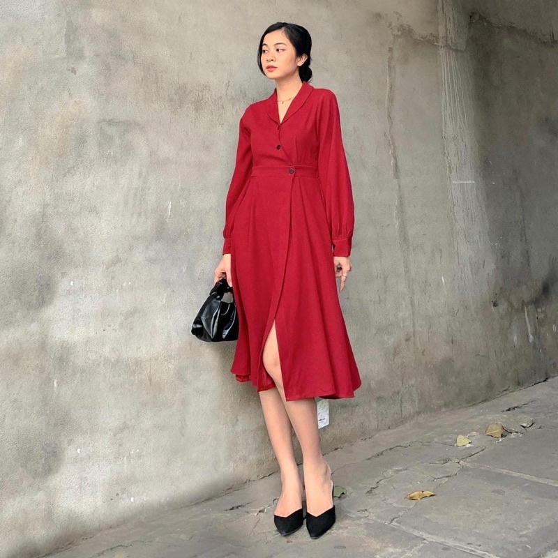 Đầm nhung đỏ đắp chéo