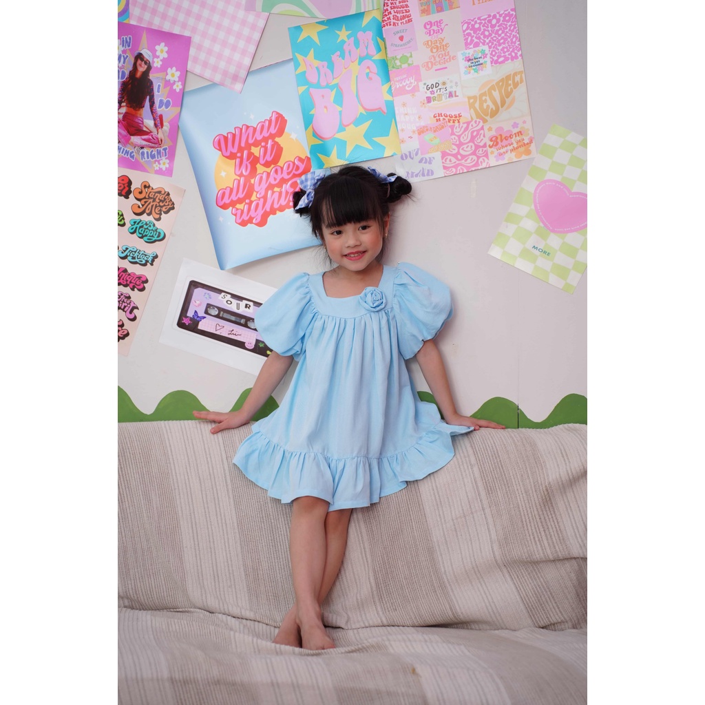 Váy Đầm Bé Gái Babydoll Màu Trắng Voan Hoa Cài Cổ Vuông - M174, M175, M176