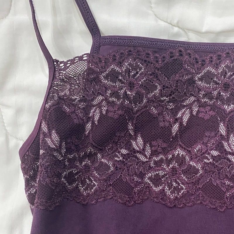 UNIQLO purple lace bodycon cami top - áo hai dây thun co giãn ngủ tím ren hoa Nhật thêu y2k gothic coquette