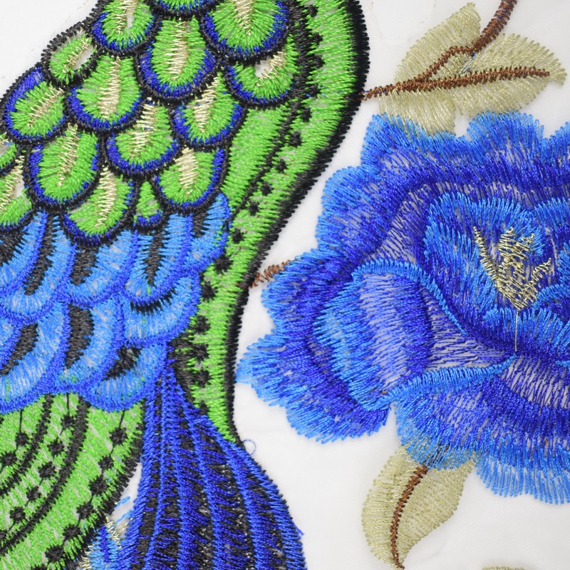 1 Miếng Vải Ren Thêu Hình Hoa Và Chim Công Kích Thước 55 * 45CM