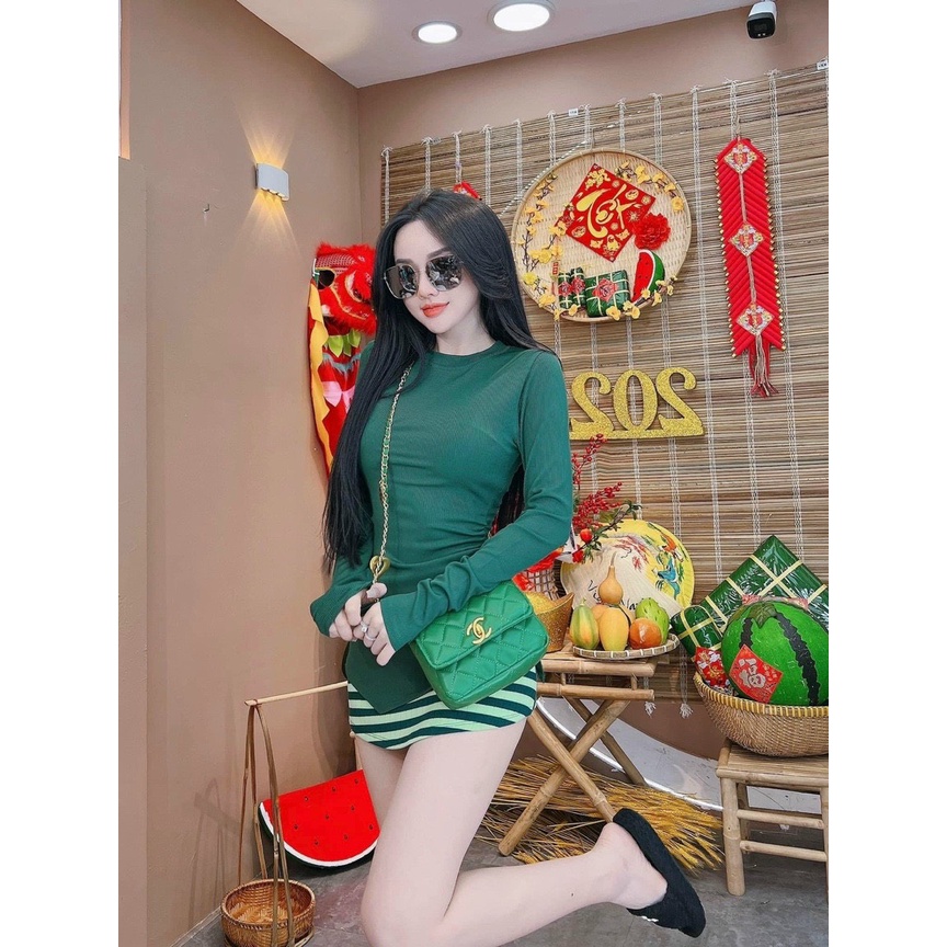 Set chân váy sọc kèm áo kiểu vạt xéo tay dài kiểu Hàn Quốc