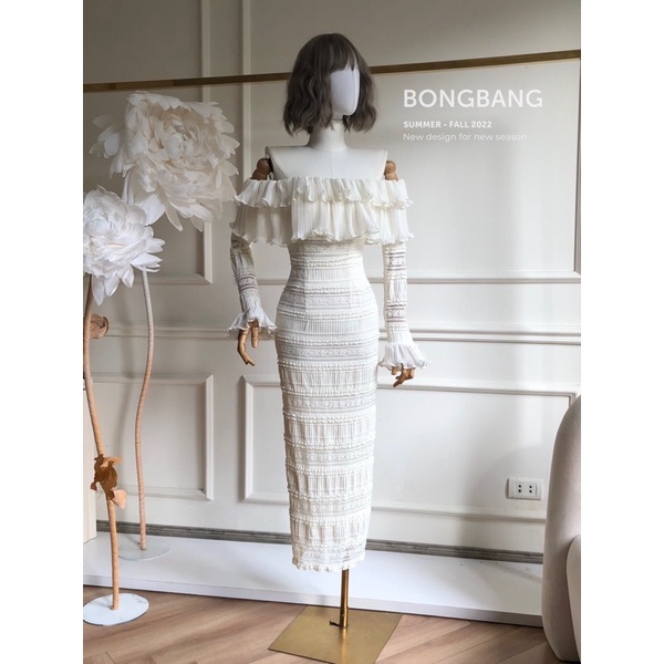 Váy body ren bèo trễ vai dáng dài