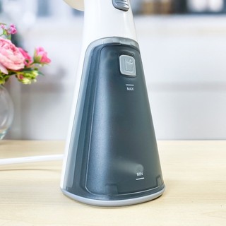 BÀN ỦI HƠI NƯỚC CẦM TAY LOCK&LOCK