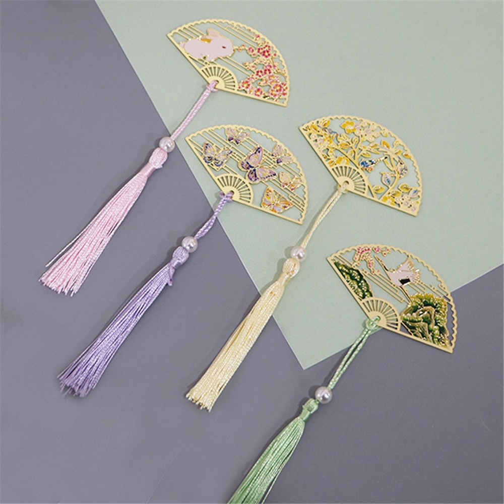 Bookmark quạt cổ trang kim loại có gắn tua rua đánh dấu sách tiện lợi khắc hình đẹp