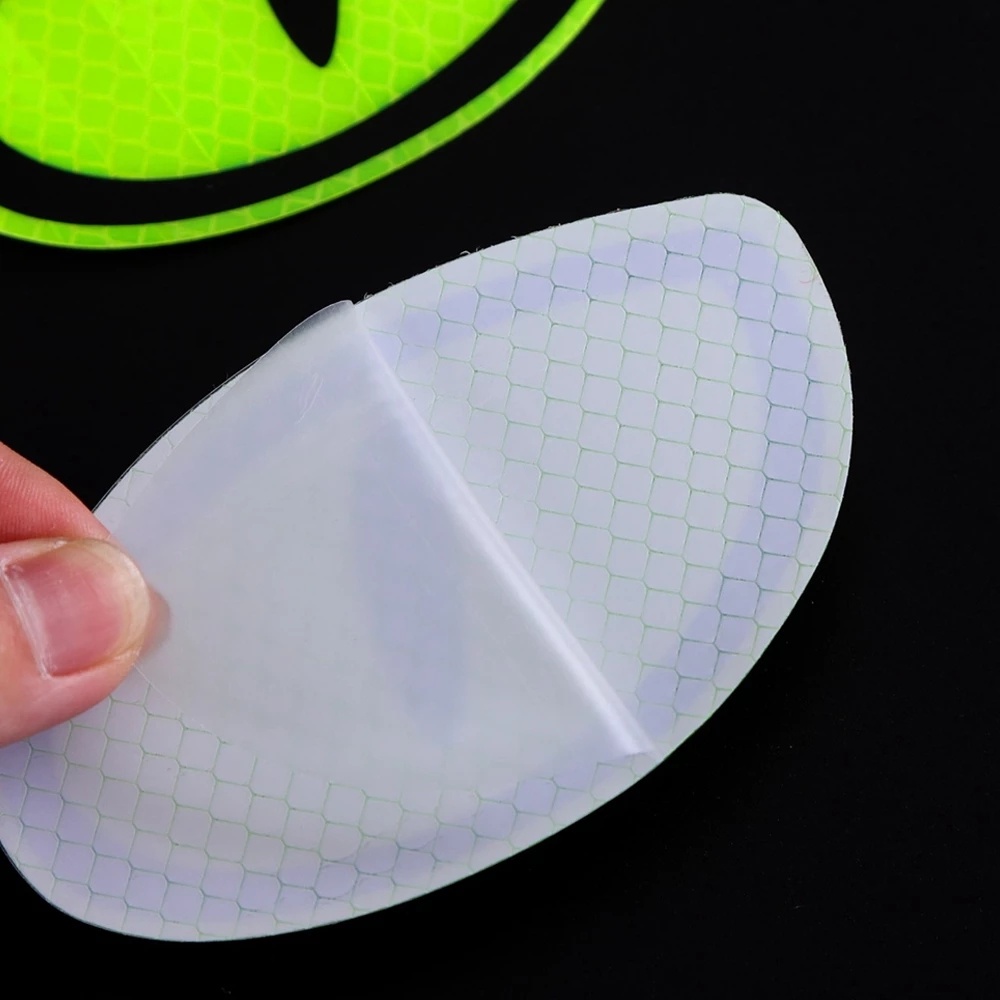 1 Tấm Đề Can Dán Phản Quang Cảnh Báo An Toàn Họa Tiết Mắt Mèo Vui Nhộn Cho Xe Hơi / Xe Máy / Xe Tải