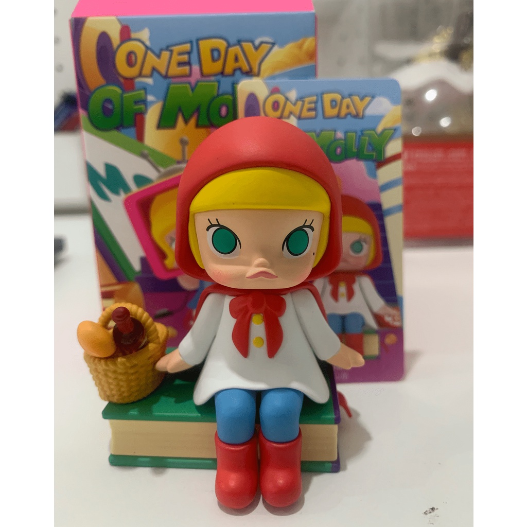 POP MART One Day of Molly Series Reading time
