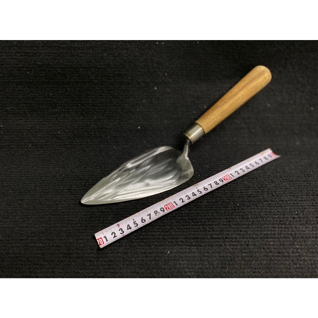 Bay Huế xây tô được rèn thủ công bằng thép nguyên chiếc bay chiếc lá