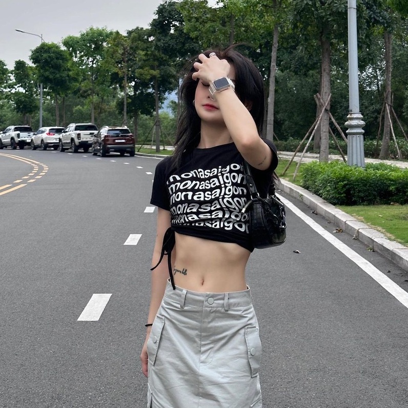 MONÁ - Áo croptop ôm rút dây - AKI TOP - Đen/Hồng