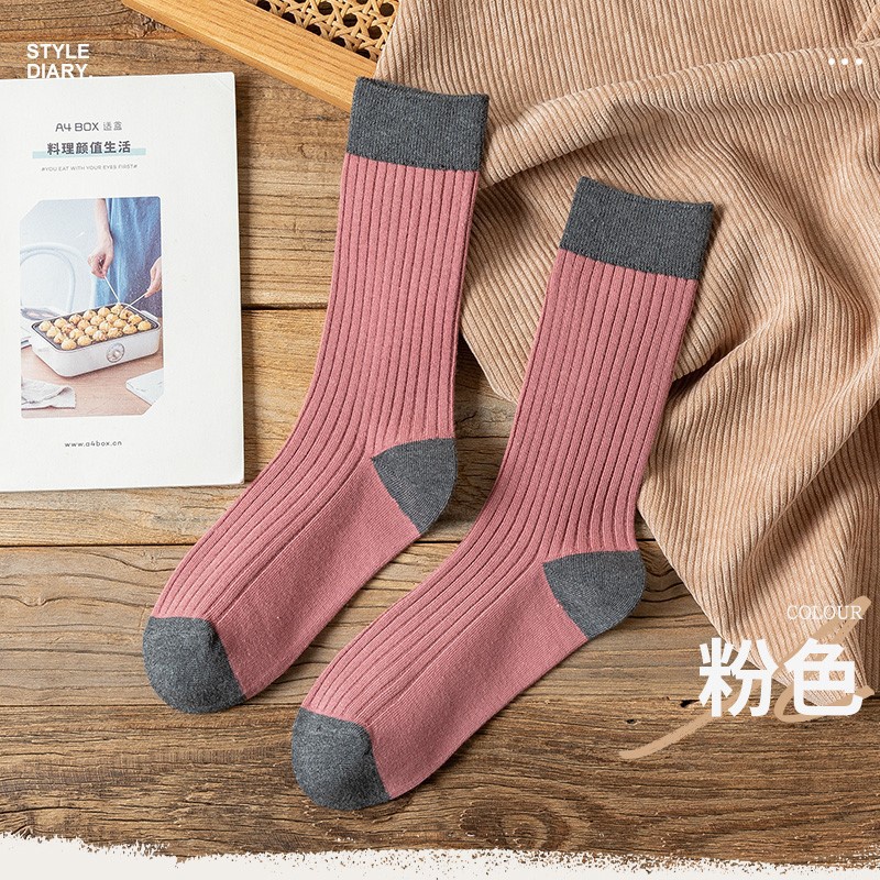 Đôi Vớ Cổ Trung Phối Màu Tương Phản Thời Trang Thu Đông Cho Nữ