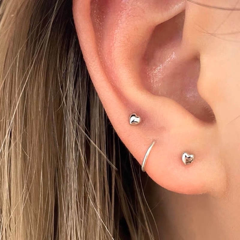 𝐯𝐞𝐥𝐯𝐞𝐭𝐩𝐢𝐧𝐤.𝐚𝐜𝐜🇰🇷 | Khuyên tai chốt bi vặn hình trái tim