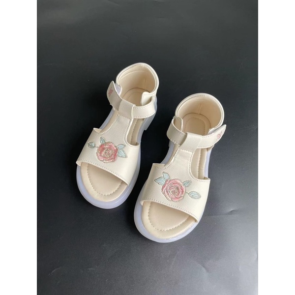 Sandal bé gái thêu hoa  Dép quai hậu da Pu đế cao su siêu đẹp 1222
