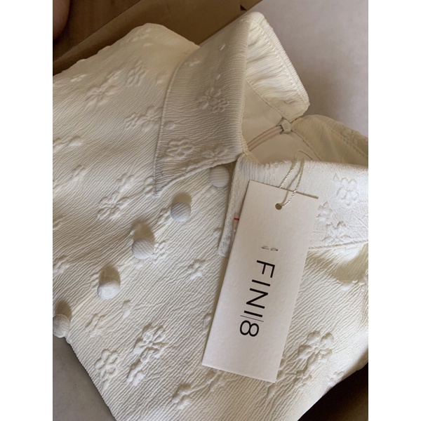 FINI8_ Đầm trắng hoa dài nút bọc ứng dụng cao Lily Dress