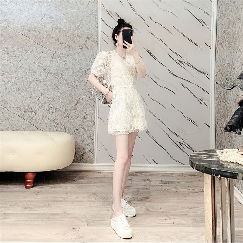 Áo Liền Quần Ống Rộng Màu Trắng Mỏng Vừa Vặn Phong Cách Mới Dành Cho Bạn Nữ