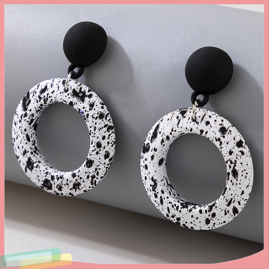 Đôi khuyên tai hình tròn màu trắng đen hợp thời trang cho nữ
