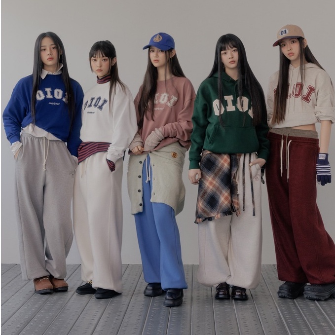 Áo sweater form rộng Oioi Rose 5252 chính hãng in tên Logo thời trang | SIGNATURE SWEATSHIRTS