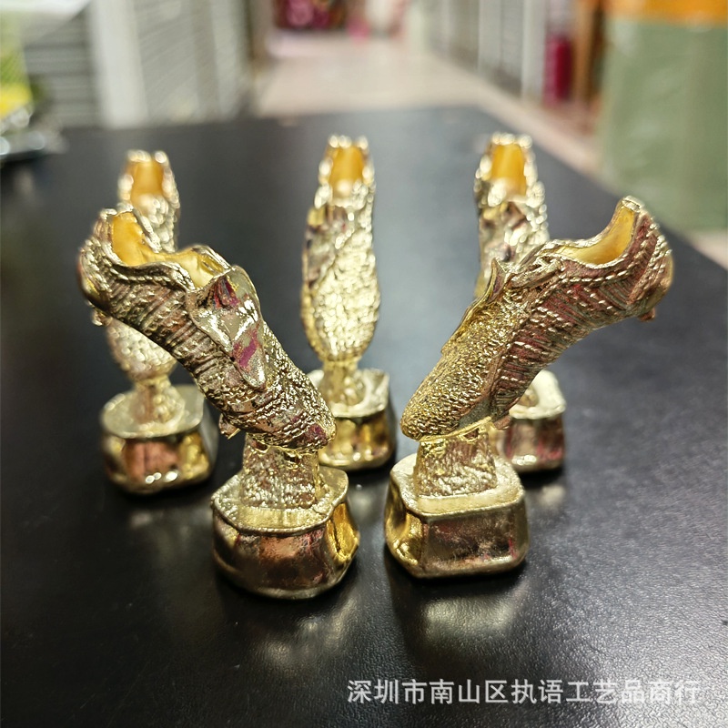 Quạt Mini Bằng Kim Loại Màu Vàng Hình Đôi Giày Thể Thao Bóng Đá Trang Trí