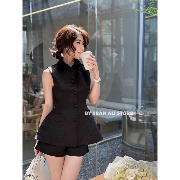 Set áo sơ mi sát nách kèm quần shorts trắng