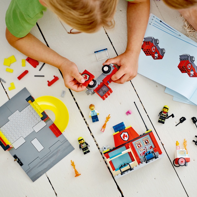 Đồ Chơi Lắp Ráp LEGO City Trạm Và Xe Cứu Hỏa 60375 (153 chi tiết)