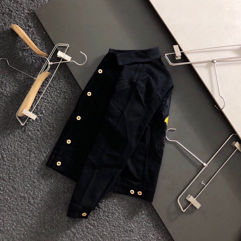 Áo khoác denim thời trang cao cấp Versace phong cách trẻ trung, thời thượng