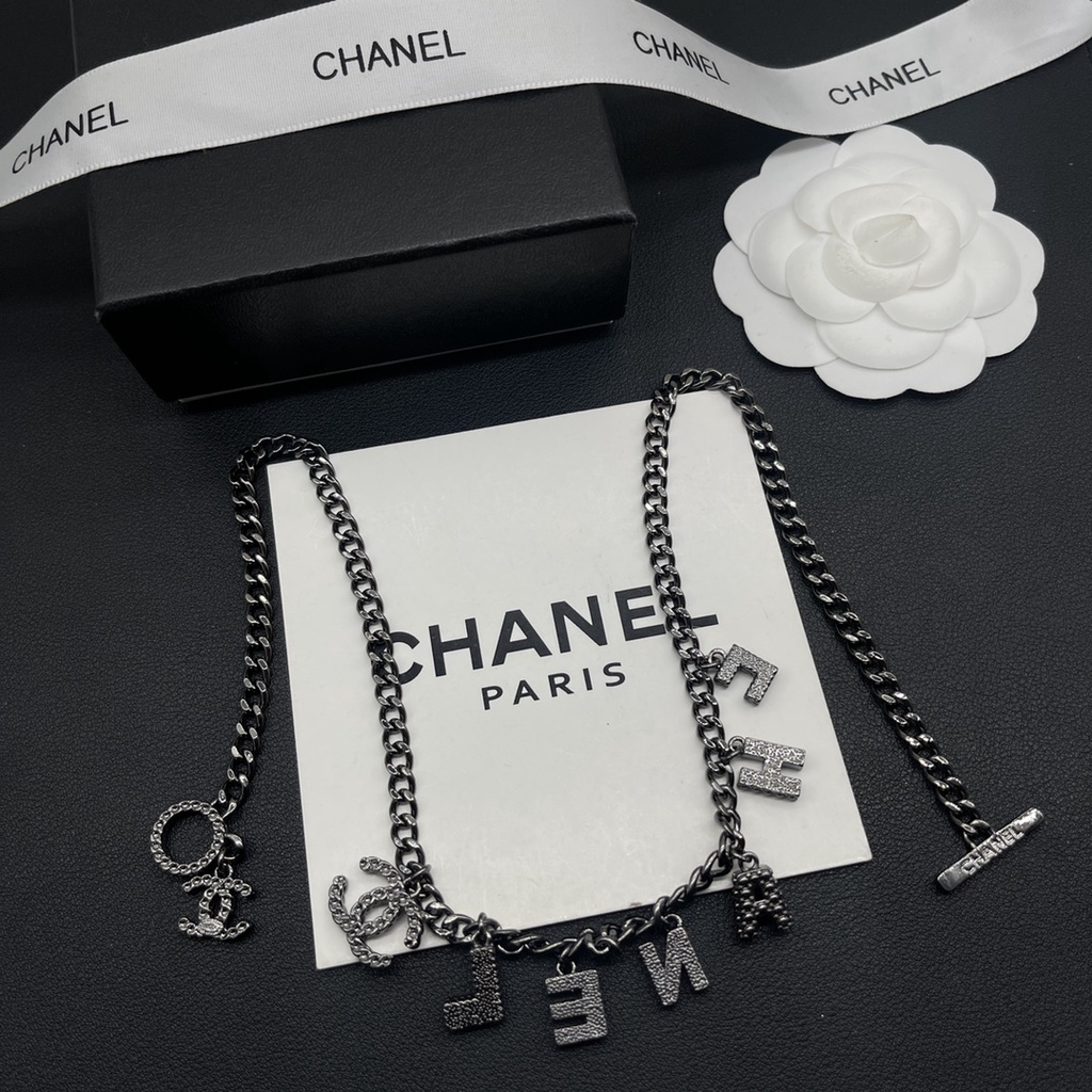 Vòng Cổ Choker Mặt Chữ CHL 2023 Tráng Men Màu Đen Thời Trang Cho Nữ