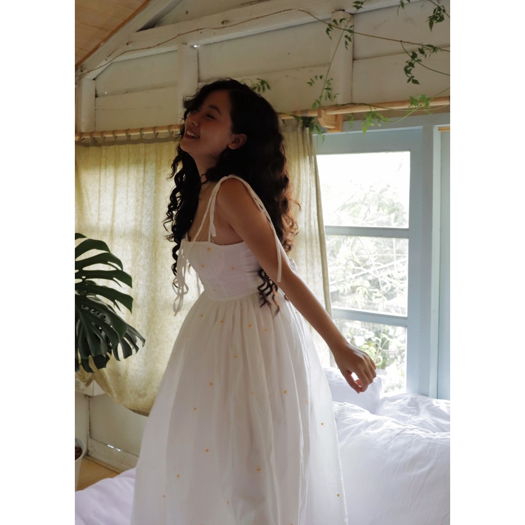 Đầm 2 dây thêu hoa cúp ngực The Country Camilo Daisy vải linen
