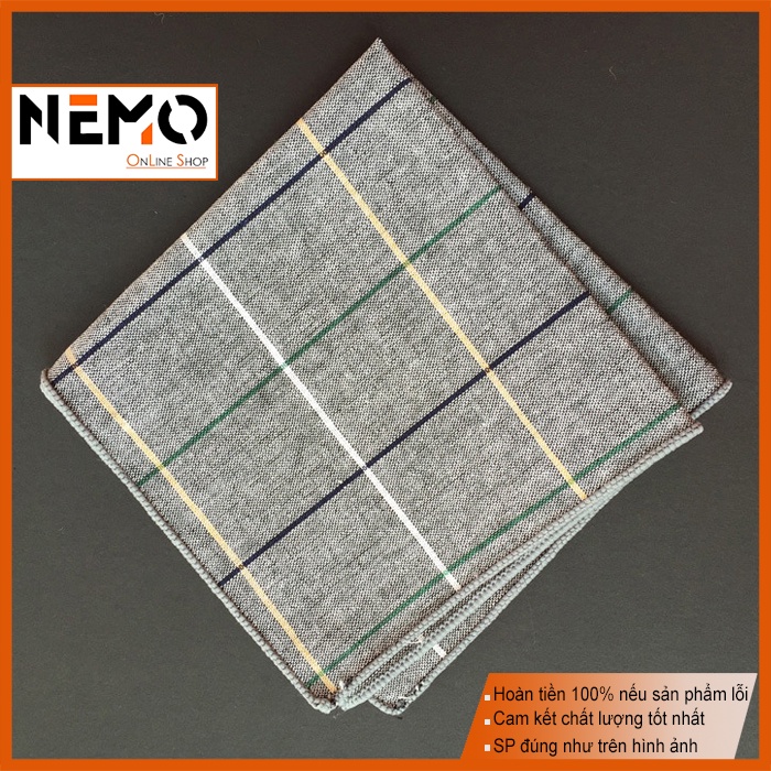 Khăn cài túi áo vest kẻ sọc và kẻ ô vuông chất liệu vải cotton mềm kích thước vừa.