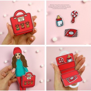 Gia đình búp bê giấy màu đỏ