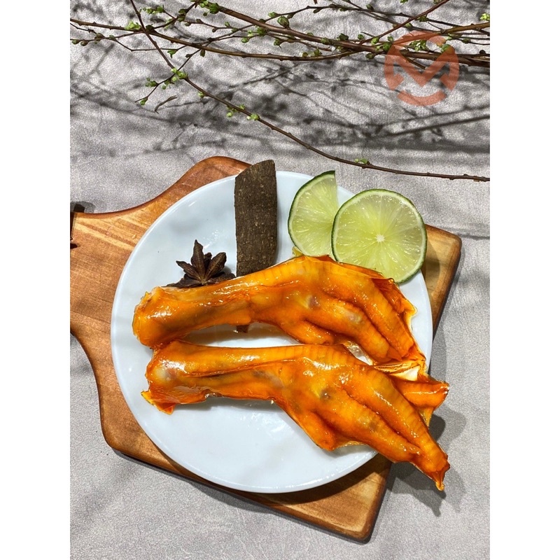 Một cái chân gà ủ cay siêu ngon siêu to 40g - hàng VN CMFoods, ăn vặt ngon rẻ TaNo
