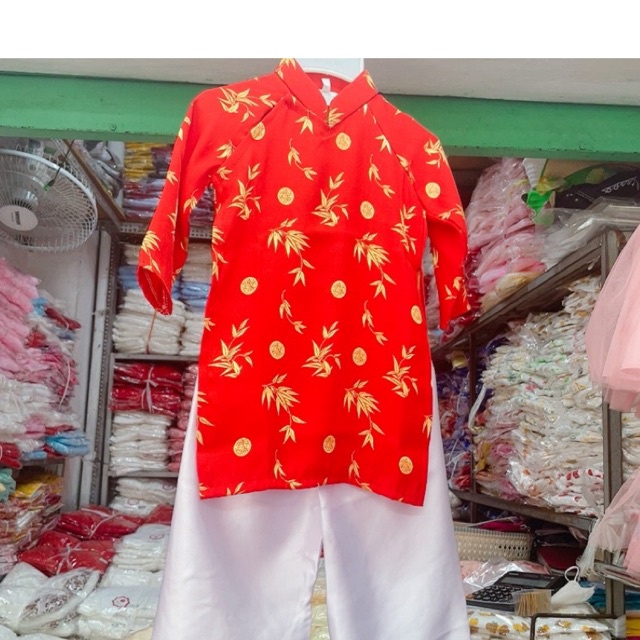 Áo dài truyền thống kèm mấn cho bé gái