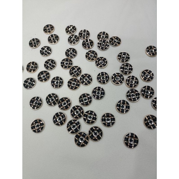 20 NÚT ĐEN SỌC VÀNG size 1.8 cm