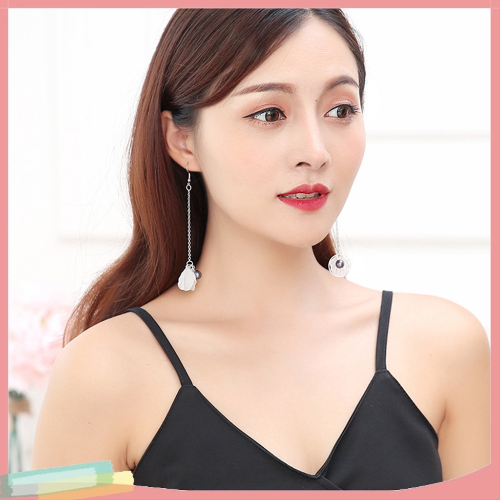 Bông tai dáng dài không đối xứng phối cách hoa duyên dáng cho nữ