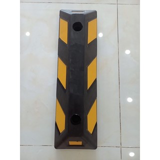 Chặn bánh xe ô tô cao su Cao 10 Rộng 15 Dài 55cm đủ phụ kiện đi kèm