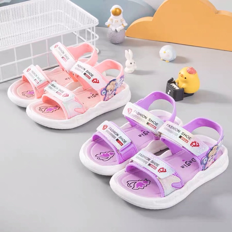 Sandal cho bé gái đi học đi chơi dép quai hậu nữ da mềm êm chân cao su mềm chống nước D7752