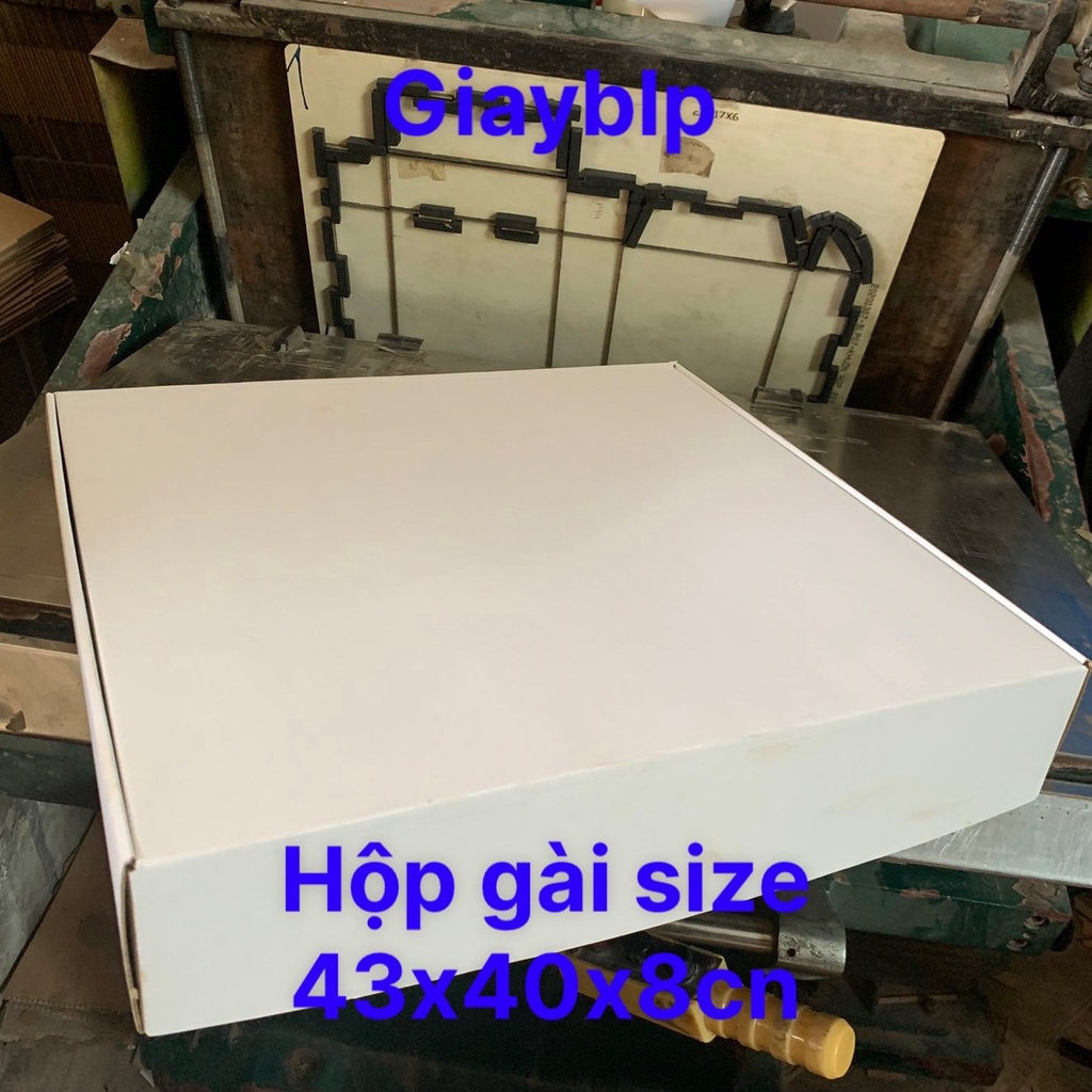 Hộp Carton gài đựng quần áo, phụ kiện size 43x40x8cm