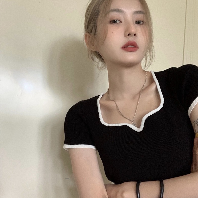 IELGY  IELGY Áo Ngắn Tay Cổ Vuông Thiết Kế Không Đồng Đều Thời Trang Theo Phong Cách Hàn Quốc