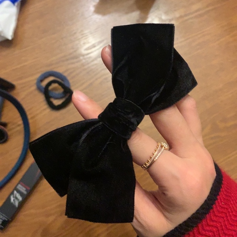 Dây Cột Tóc Nhung Đen Bản Lớn Hình Bướm Cho Nữ 2023