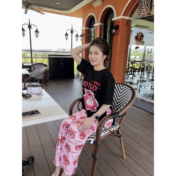 Set áo đen gấu dâu xẻ tà quần gân hồng xinh xắn- Set quần suông xinh yêu- Shop Mẹ Dâu