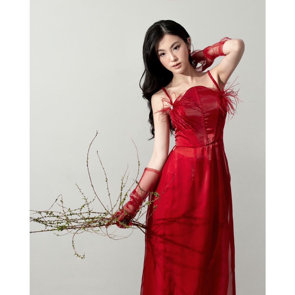 Áo Dài Cách Tân Form Corset 2 Dây Đính Lông Vũ LSEOUL A22122623 + Quần Đỏ Ống Rộng Bán Rời