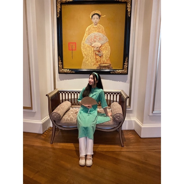 Áo dài gấm Thước Ngọc mềm mại mịn và mát rất sang trọng