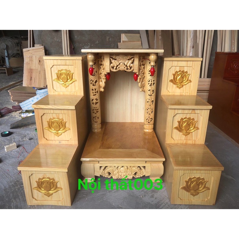 Bục Tam cấp Đặt cạnh ban thờ thần tài giáp vàng hoa sen